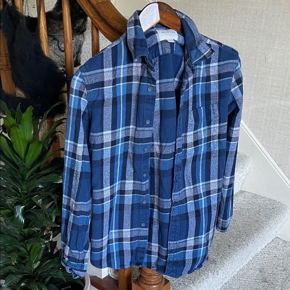 American Eagle Outfitters Navy and White Plaid Flannel Shirt - Picture 1 of 13